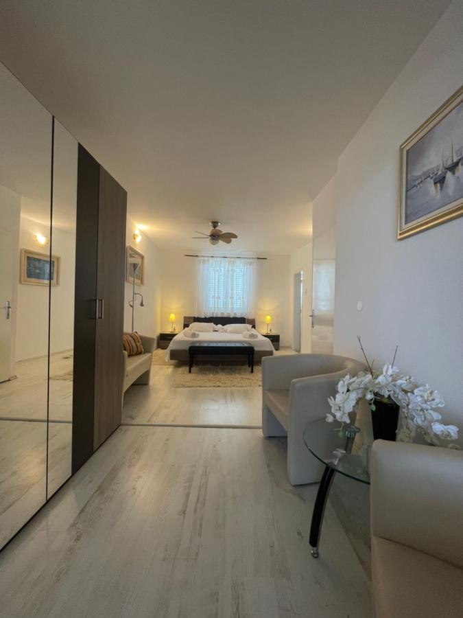 Villa Lory Makarska Exteriör bild